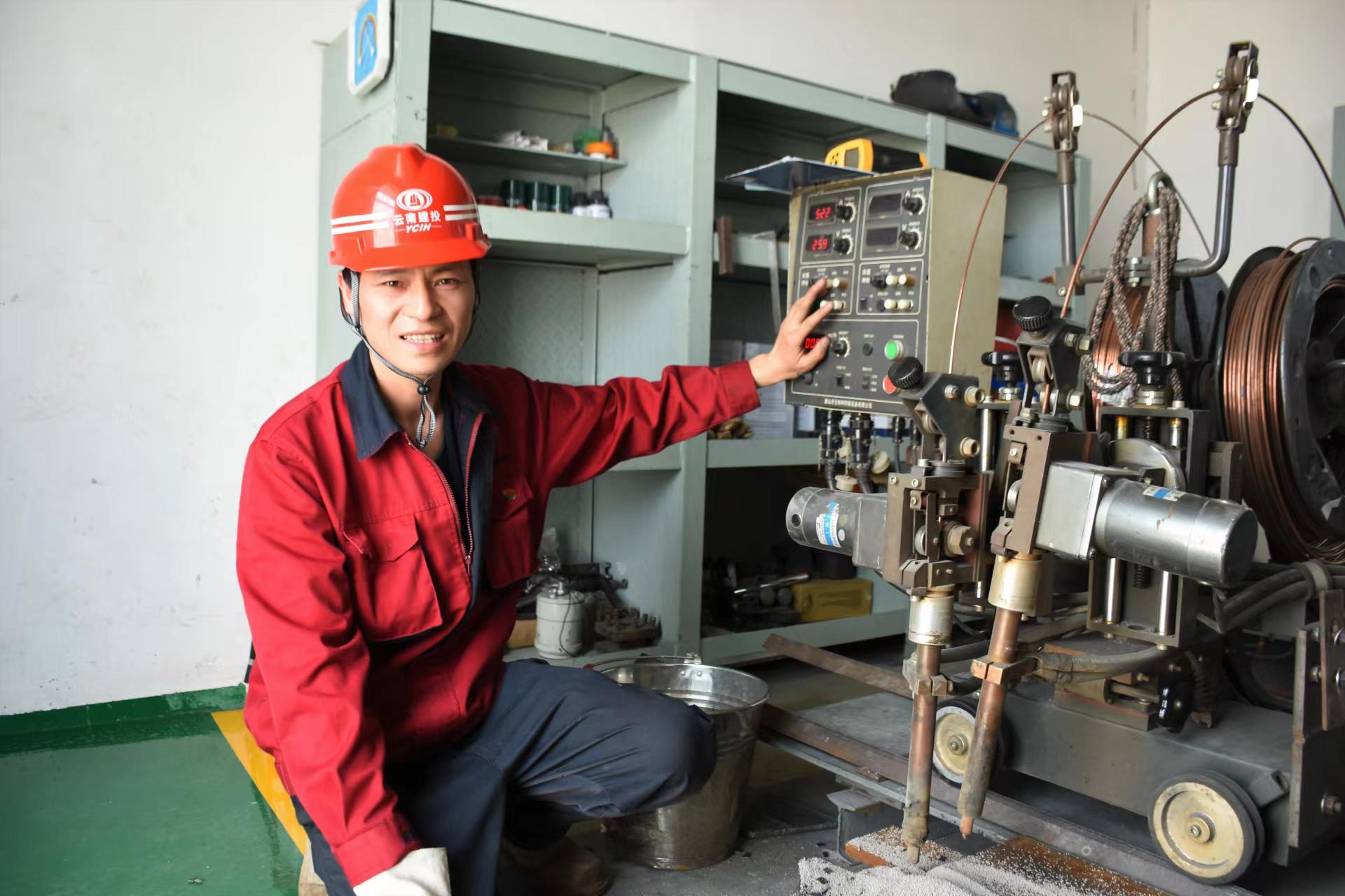 爱游戏电竞各地多措并举加速建筑农民工转型为产业工人
