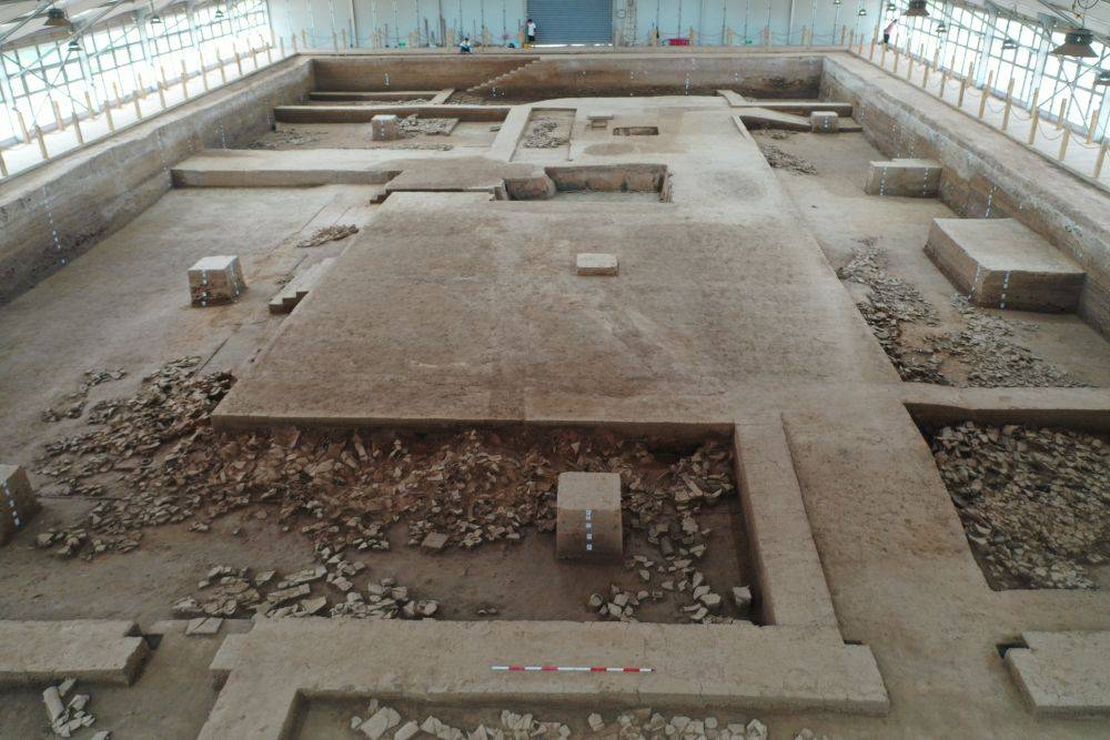 爱游戏电竞陕西栎阳城遗址揭露两座大型宫殿建筑遗址
