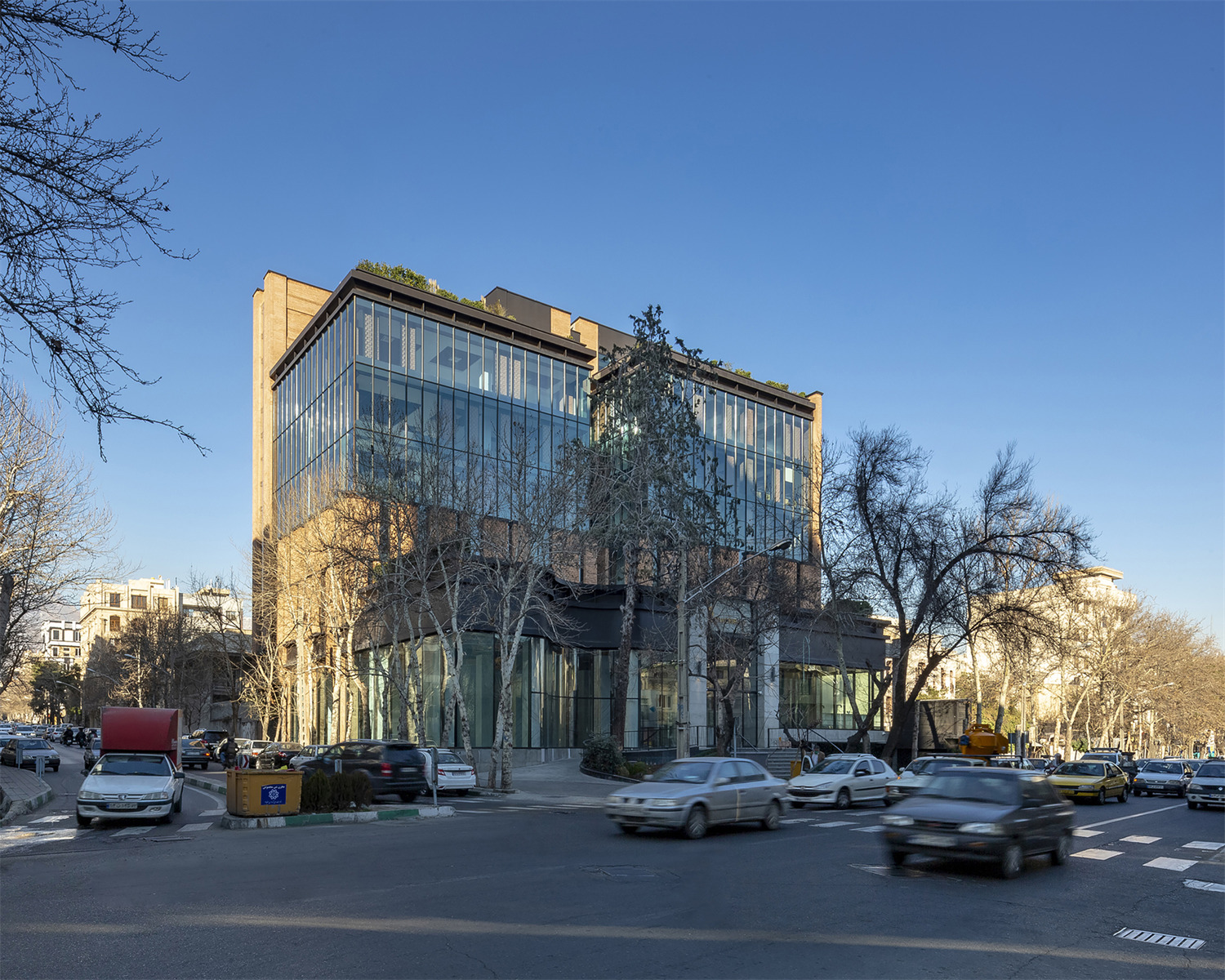 【居住建筑】爱游戏电竞动态的砖块建筑  Ákaran Architects